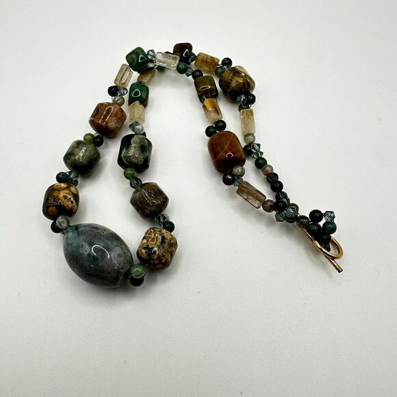 16” Agate stone and crystal accent beaded necklace! - Picture 2 of 11
